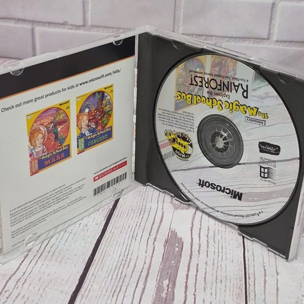 Y2K Magic School Bus Microsoft Lot Of 3 CD ROM's Ocean Rainforest Dinosaurs